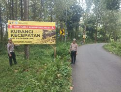 Antisipasi Laka Lantas, Satlantas Bojonegoro Pasang Imbauan Dipasang di Black Spot