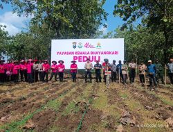 Dukung Ketahanan Pangan Nasional, KPH Bojonegoro Bersama Yayasan Kemala Bhayangkari Polres Bojonegoro Giat Penanaman di Kawasan Hutan 