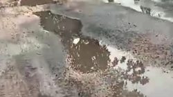 Memprihatinkan, Jalan Poros Desa Kemamang Bojonegoro Penuh Kubangan