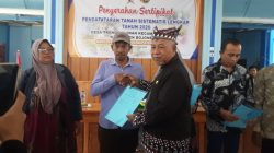 Sebanyak 1313 Sertifikat PTSL Dibagikan Pada Warga Desa Trenggulunan, Wabup Nurul Azizah Apresiasi Pemdes dan Tim Panitia 