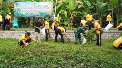 Sambut HUT Bhayangkara ke-80, Polres Bojonegoro Bersih-bersih Sungai 