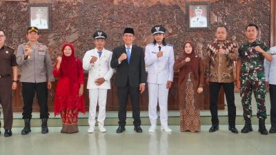 Dua Kades PAW Resmi Dilantik, Bupati Bojonegoro Dorong Percepat Pembangunan Desa