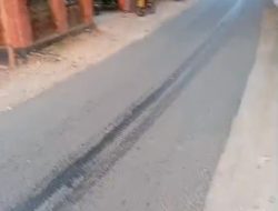 Ceceran Minyak Mentah di Tikungan Bendo Desa Bleboh Bahayakan Pengguna Jalan, Aktifitas Nyata Tanpa Tindakan