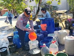 Polri Peduli, Polsek Ngambon Salurkan 16 Ribu Liter Air Bersih bagi Warga Yang Terdampak Kekeringan 