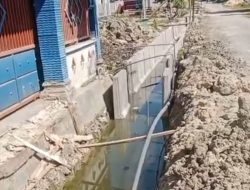 Diduga Tanpa Lantai Kerja, Pembangunan Drainase di Desa Bakung Kanor Rentan Amblas, Banyaknya Genangan Air Jadi Sorotan