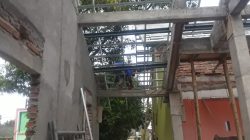 Abaikan K3, Pembangunan Pustu di Desa Buntalan Picu Kecelakaan Pekerja