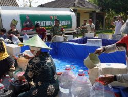Selama Sepekan, Kodim Bojonegoro Salurkan 800 Ribu Liter Air Bersih di 34 Desa Terdampak Kekeringan