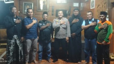Jagong Gayeng, Kabag Ops Polres Bojonegoro Bedah Berbagi Persoalan Pada Masyarakat Pinggiran Hutan 