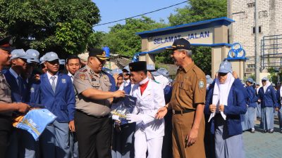 Pimpin Upacara di SMA Negeri I, Kapolresta Tuban: Pentingnya Menghormati Orang Tua dan Guru